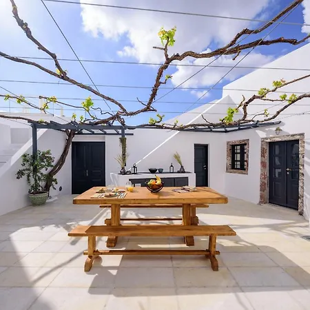 Firalia, Casa In Rock Fira (Santorini)