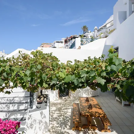 Firalia, Casa In Rock Fira (Santorini)